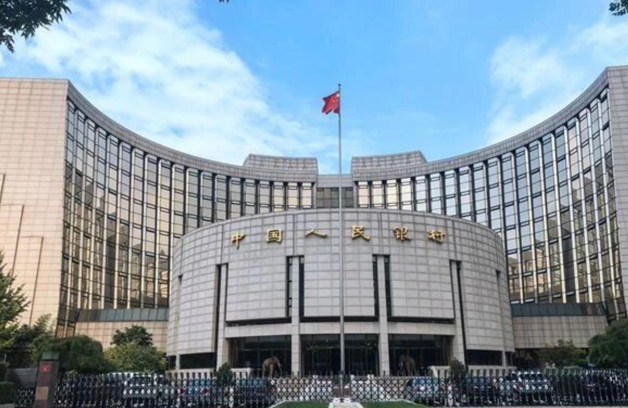 最近大消息也太多了吧！国内这边，两部门优化了企业年金政策，以后更多人退休能多份保