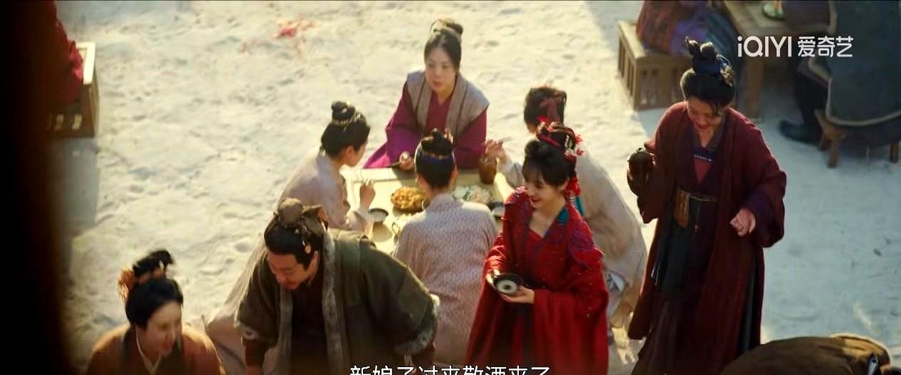 我刷逐玉这段洞房戏刷了五遍，才敢说这剧组细节控到骨子里。
你见过多少古装剧拍赘