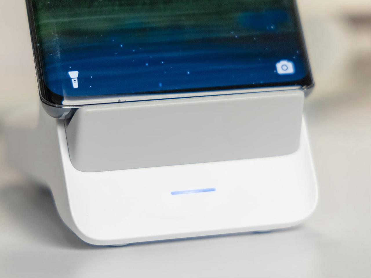 放上去，自己就会动的vivo 50w 立式无线充电器2～
能够自适应升降充电，6