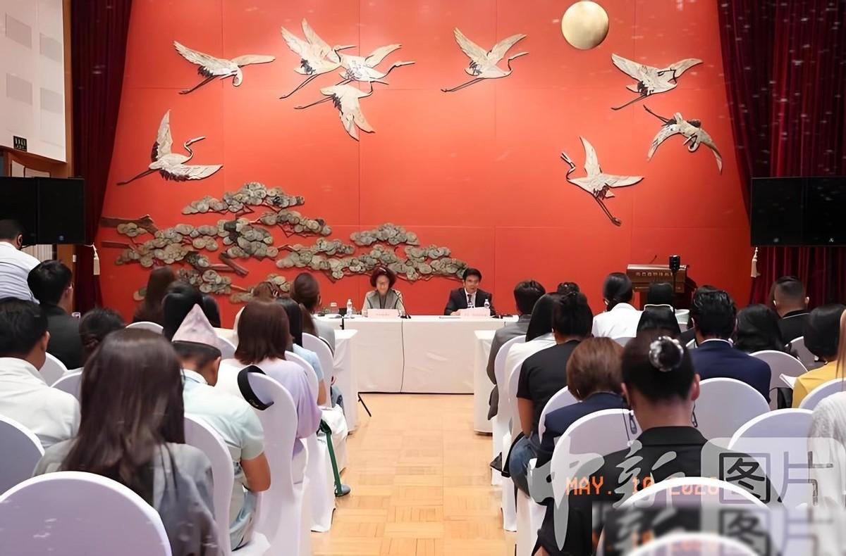 非洲 53 国集体喜提中国零关税大礼包，唯独斯威士兰被单独 踢出群聊。这事一点都