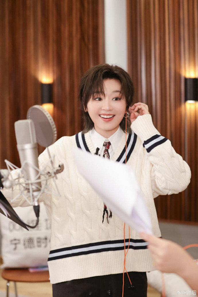 周笔畅一口气啊了半分钟湖南卫视背后 谁被的配音实力惊到了！节目中挑战《爱丽丝梦游