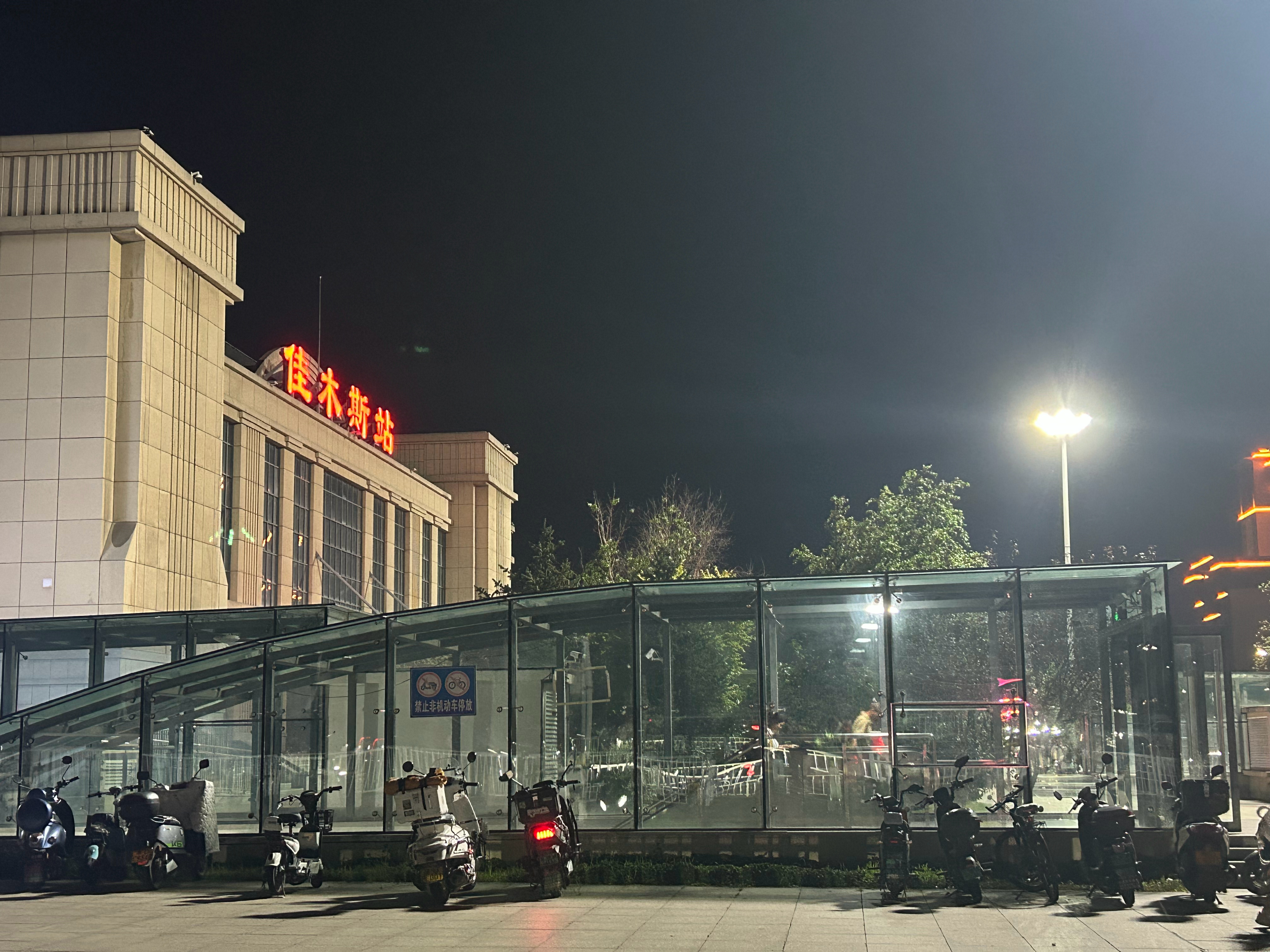 一路北上 经过27个多小时已经到了佳木斯继续走……然后 8号还要奔赴昆山去见那个