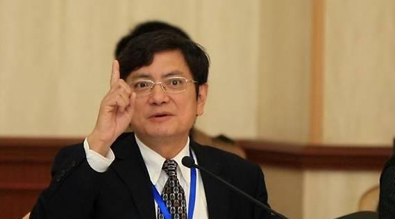 许进委员2021年建议把英语踢出高考那会儿，网上吵翻了天。教育部一句“不会取消主