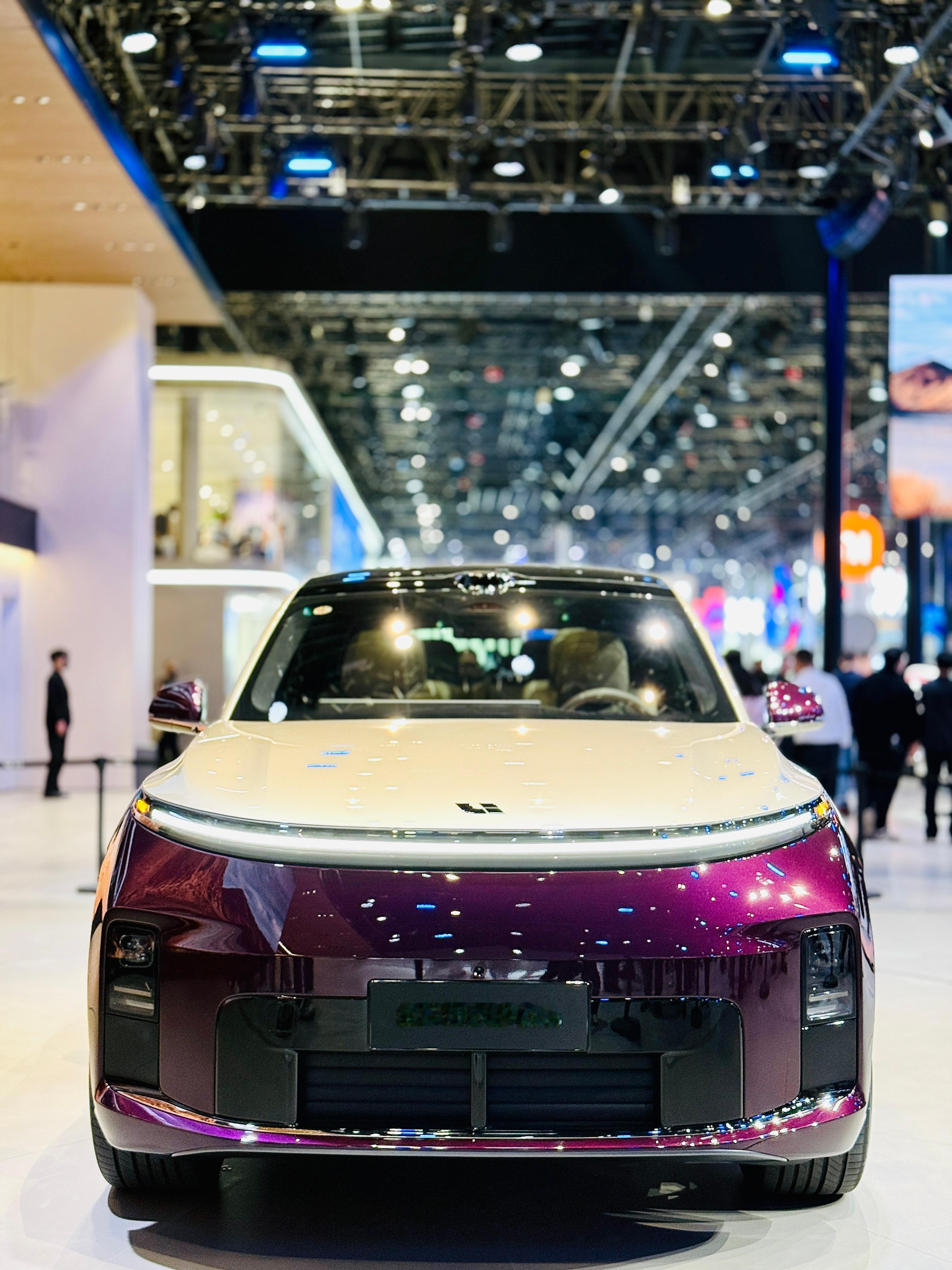 全新理想L9 Livis525的车身+22寸的大脚感觉目前世界上所有豪华SUV的