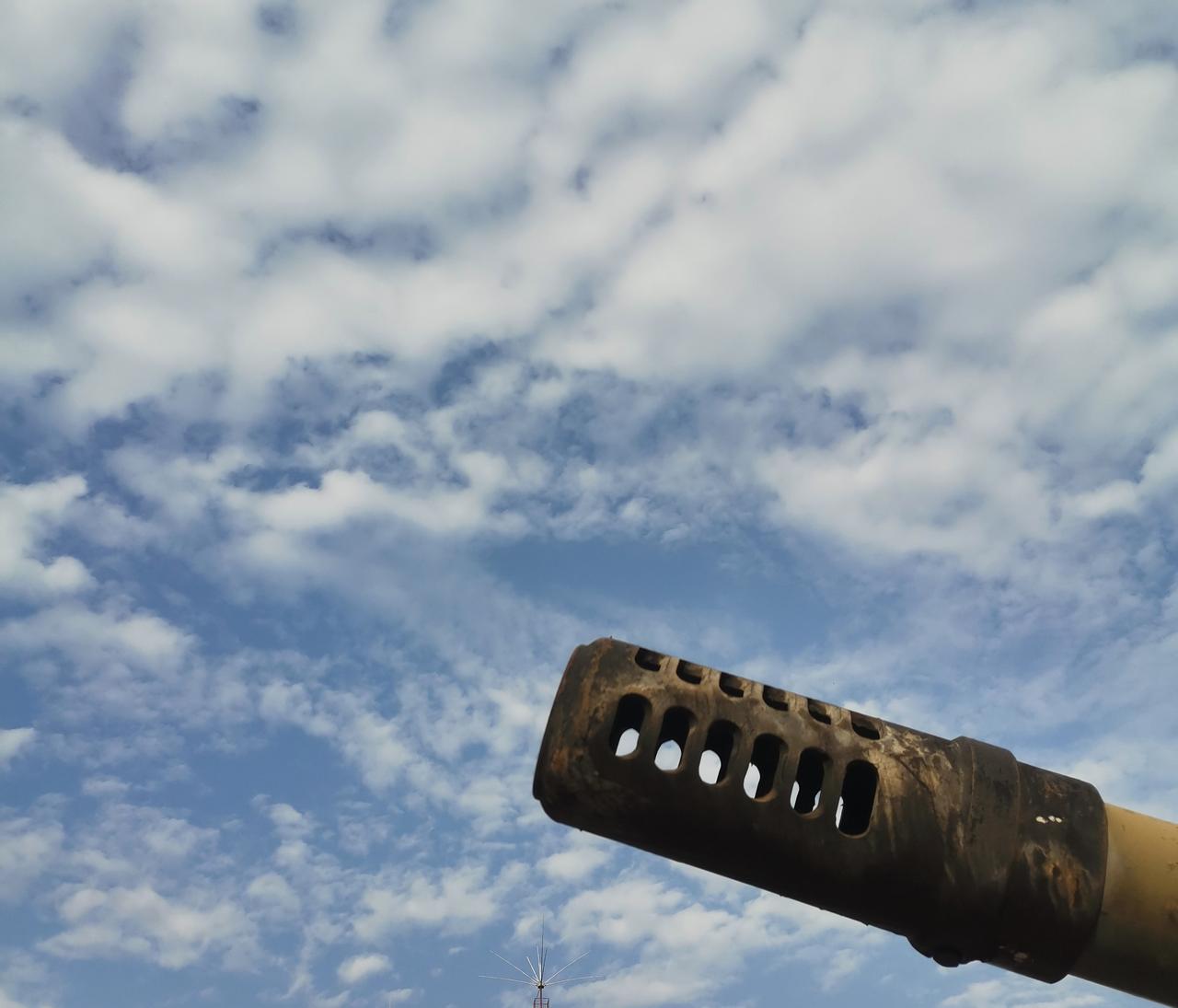 头真铁啊！又丢人现眼了

早上在公园遛弯，等儿子补课时间，我一边散步，一边低头刷