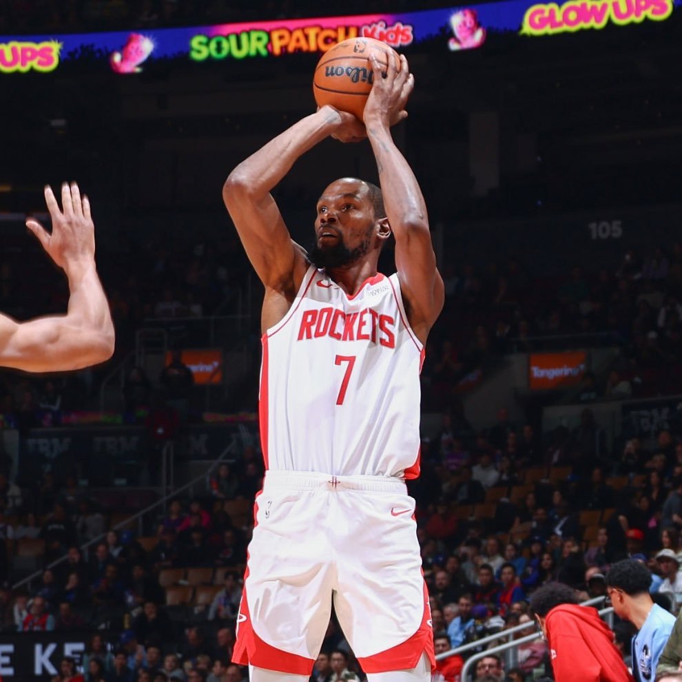 杜兰特出战36分35秒，投篮19中11，三分球8中4，罚球8中5，砍下31分5篮