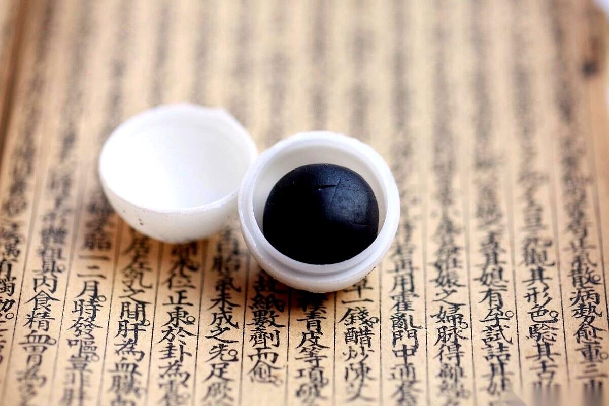 一个方子，五味药，全是植物的“种子”。
专治男人那种感觉身体被掏空，站不起来、存