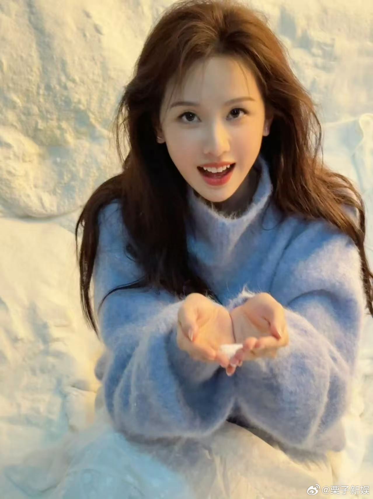 陈都灵你最可爱陈都灵捧雪live陈都灵捧雪live，好可爱，[傻眼][傻眼] ​
