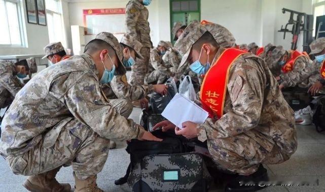 🎒 入营第一天：从“老百姓”到“兵”的转变

报到与分班：大巴车驶入营区，班长