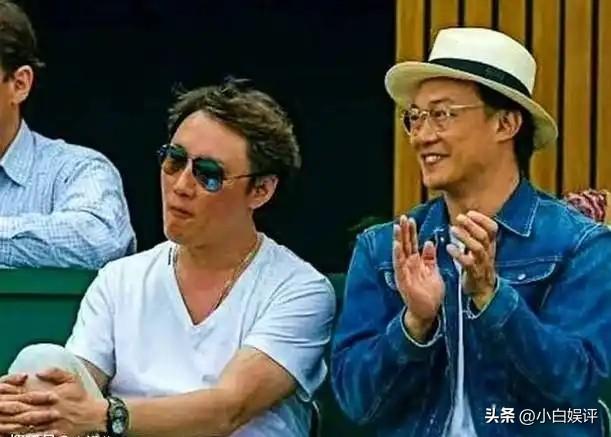 最近才发现，歌手陈奕迅原来有一位亲哥哥，名叫陈泽迅，比他年长五岁。兄弟俩年轻时长