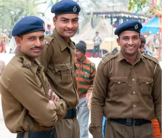 从中国运往巴基斯坦的精密机床，在印度港口被扣了。扣了就扣了吧，结果上海海事法院一