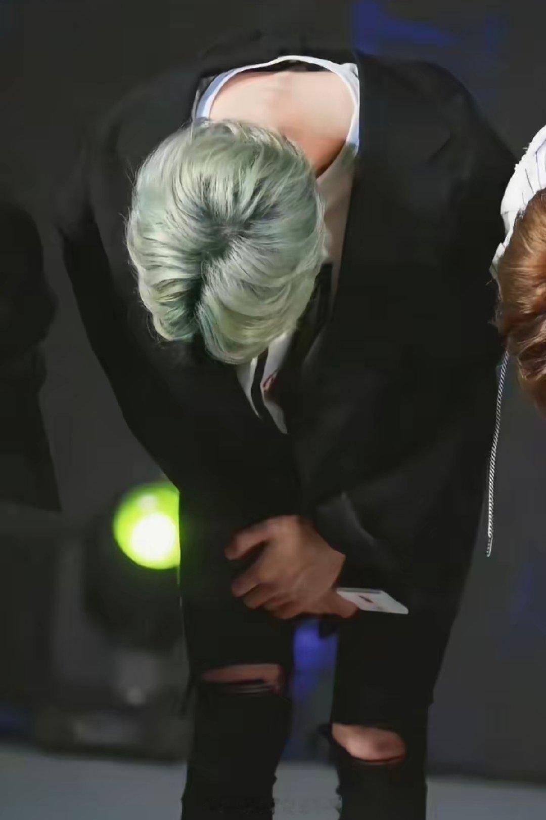 要喜欢一个本身就很好的人王一博懂礼貌但不谄媚王一博救场