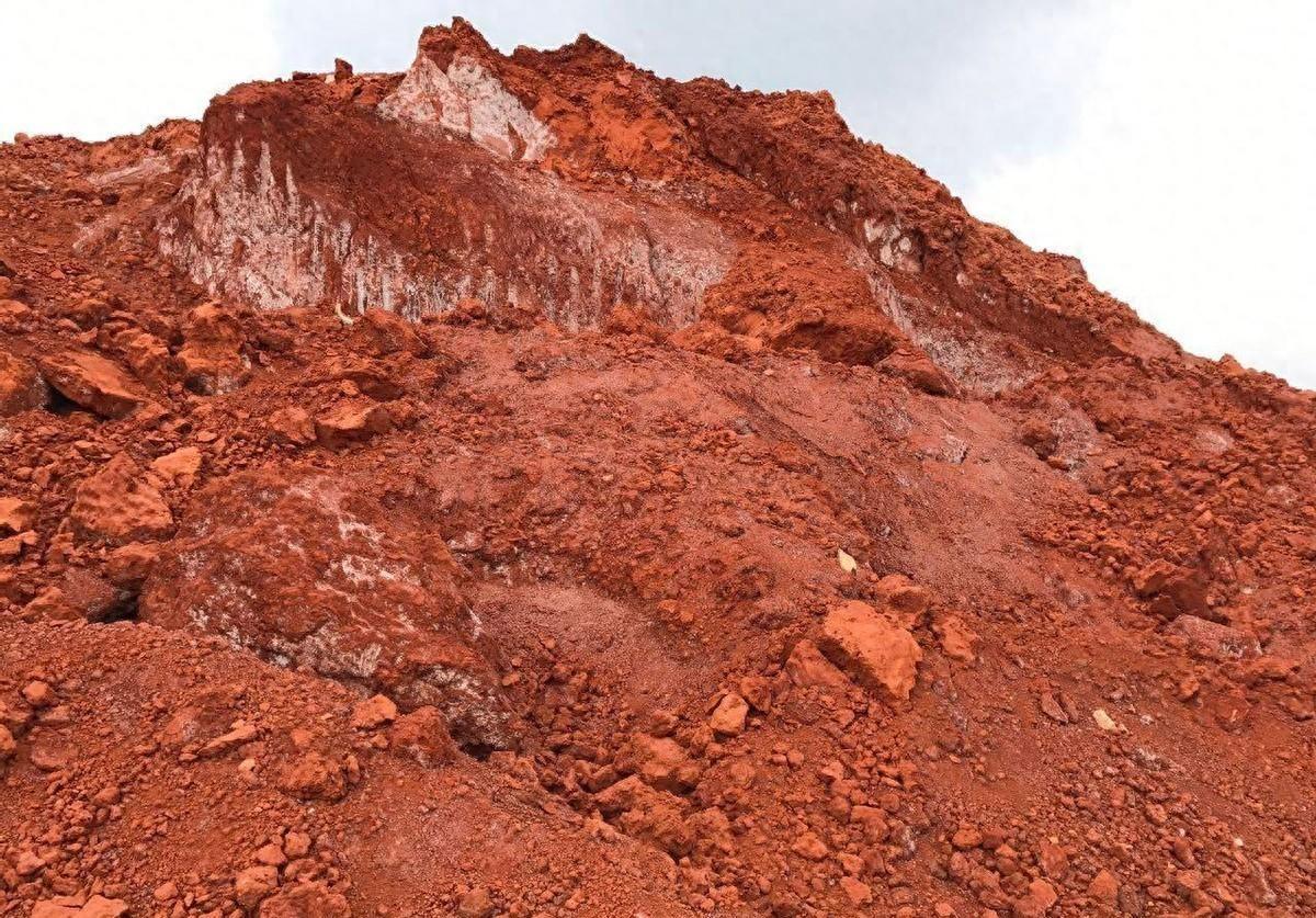 说起铝，大家都不陌生，从易拉罐到汽车零件，到处都有它的身影。

但很多人不知道，