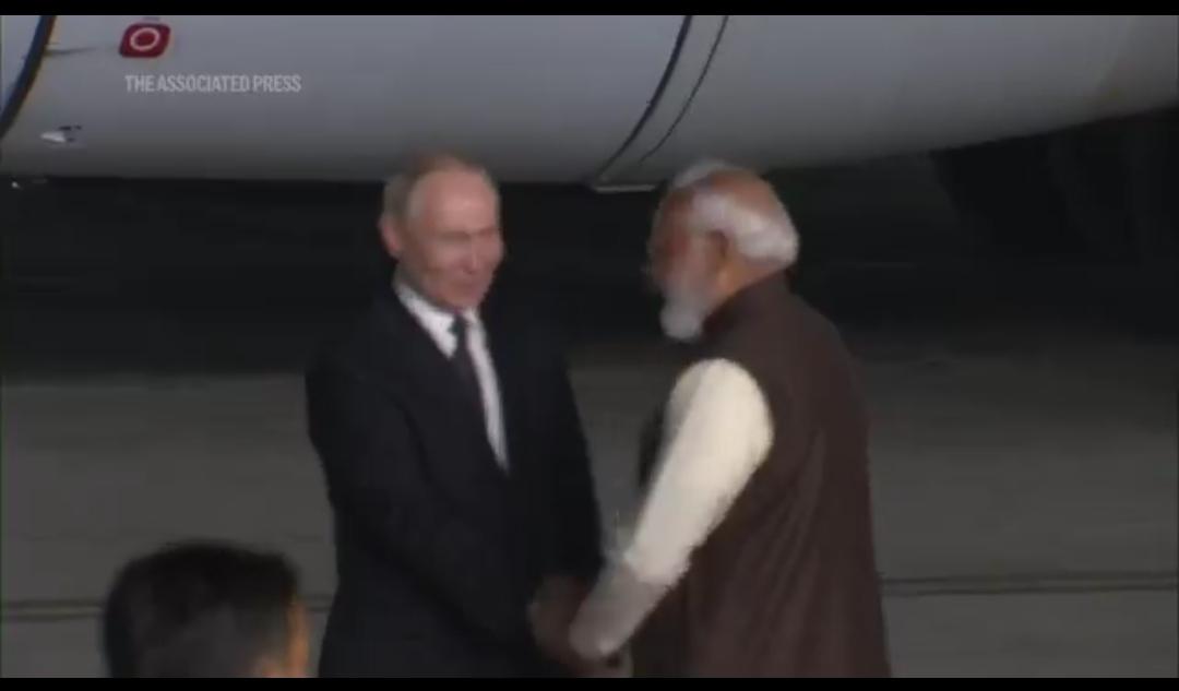 突发快讯——俄罗斯总统弗拉基米尔·普京对印度进行国事访问，此次访问旨在加强两国间