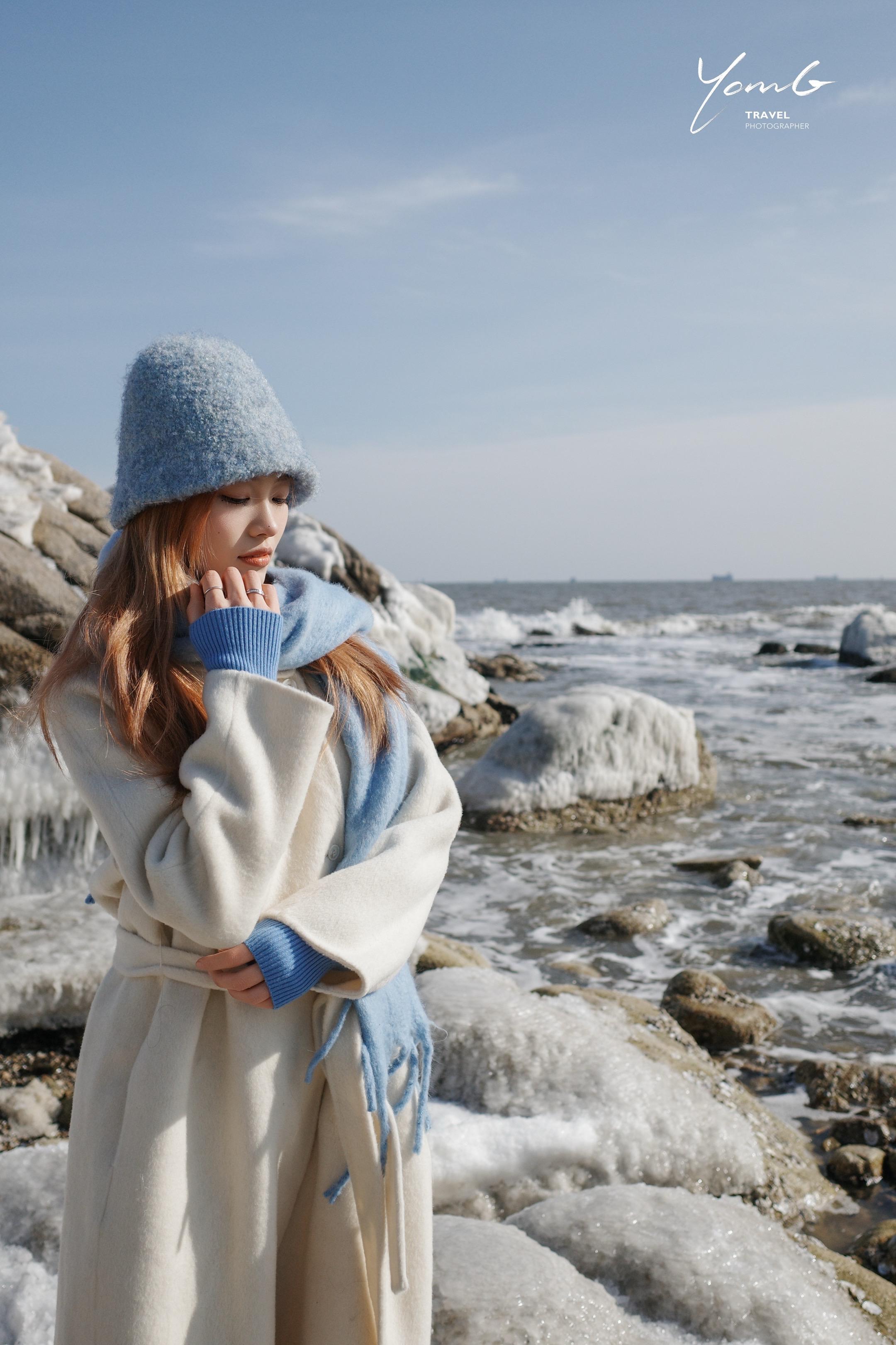 秦皇岛冬日冻海拍照.当海浪和渔船凝固 我们常常忘记，海也是有季节的。