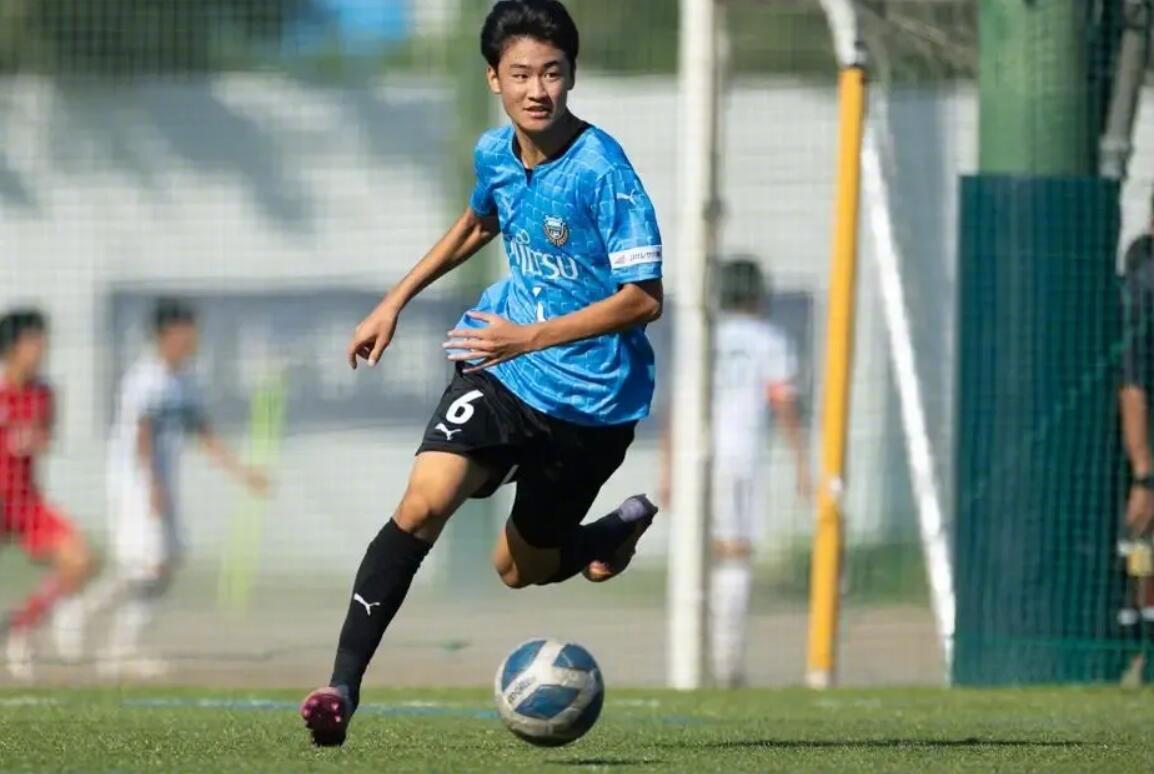 J1川崎前锋官方宣布，队内小将关德晴获得日本国籍。根据川崎前锋官网的资料，出生在