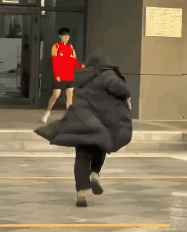 头兄也是受害者！这算骚扰了！