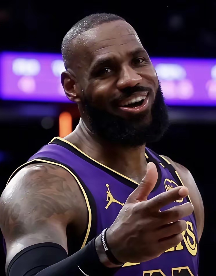 美媒称，詹姆斯打了23年NBA，从没在合同期内主动申请交易，每份合同都履约到最后