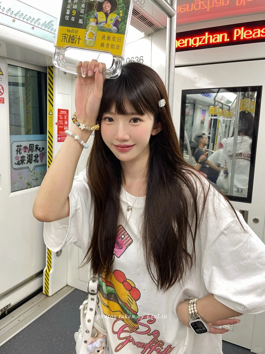 存一些松弛感地铁拍照姿势🎀秒出片