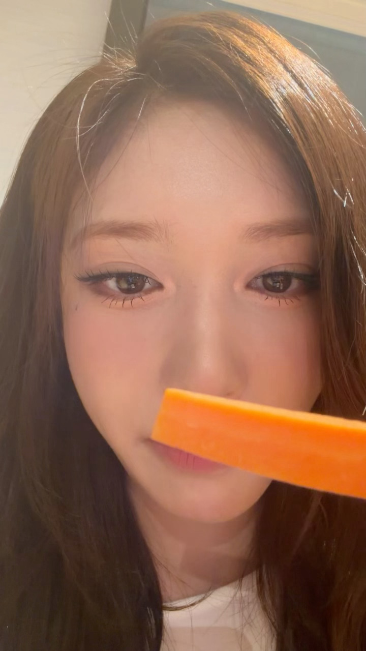 端端小兔子吃胡萝卜🥕 
