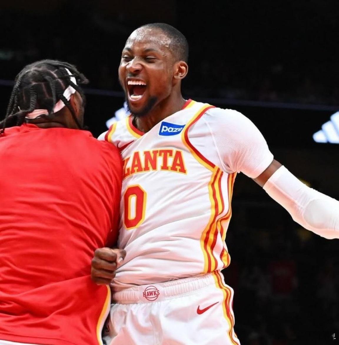 在 NBA 历史上，在单个系列赛中连续两场季后赛常规时间以 1 分优势获胜的球队