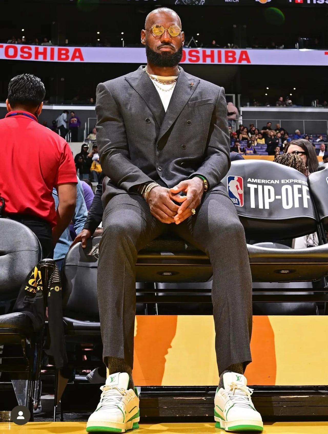 勒布朗没上场，但赛后讨论句句不离勒布朗，🤔🤔