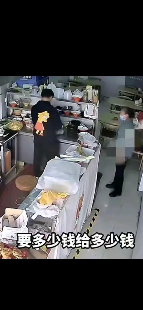 活该他生意火爆。

一女子父亲病危，在临终前跟姑娘说就想喝口面汤，因为他是河南人