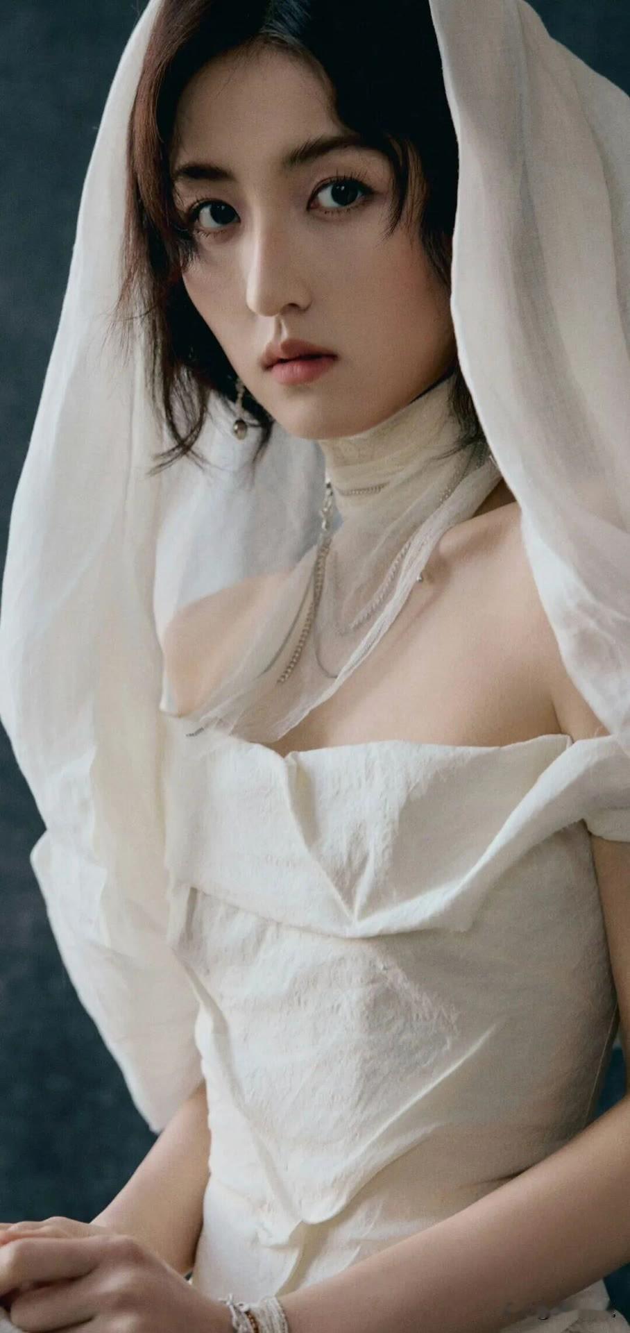 张子枫是00后实力派女演员，8岁凭《唐山大地震》拿下百花奖最佳新人，后来又凭借《