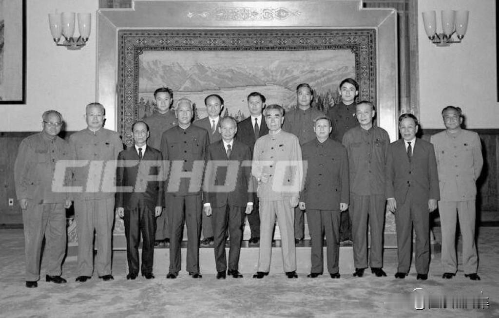 【周总理历史上的今天——5月13日】
1972年5月13日下午，周恩来总理在北京