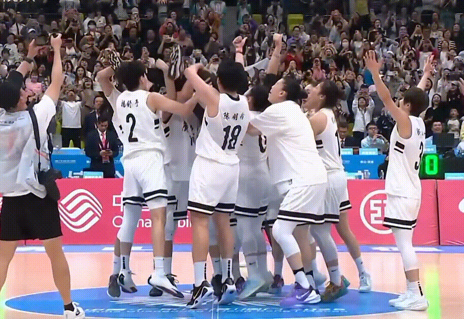 感谢 指导带领广东女篮夺冠，打造出来这么一支非常优秀的南粤玫瑰。