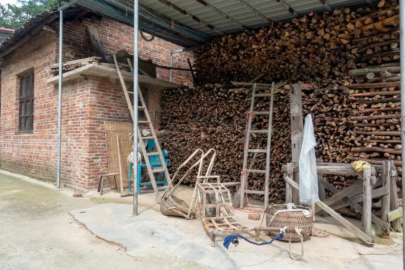 不过还好，这母亲还可以睹物思人。虽然天道无情，但是不管怎么样。天道也没有绝情到不