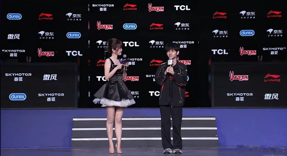HongQ：他（Xiaoxu）说很想玩这个（小炮），我当时心里有点慌，因为看他也