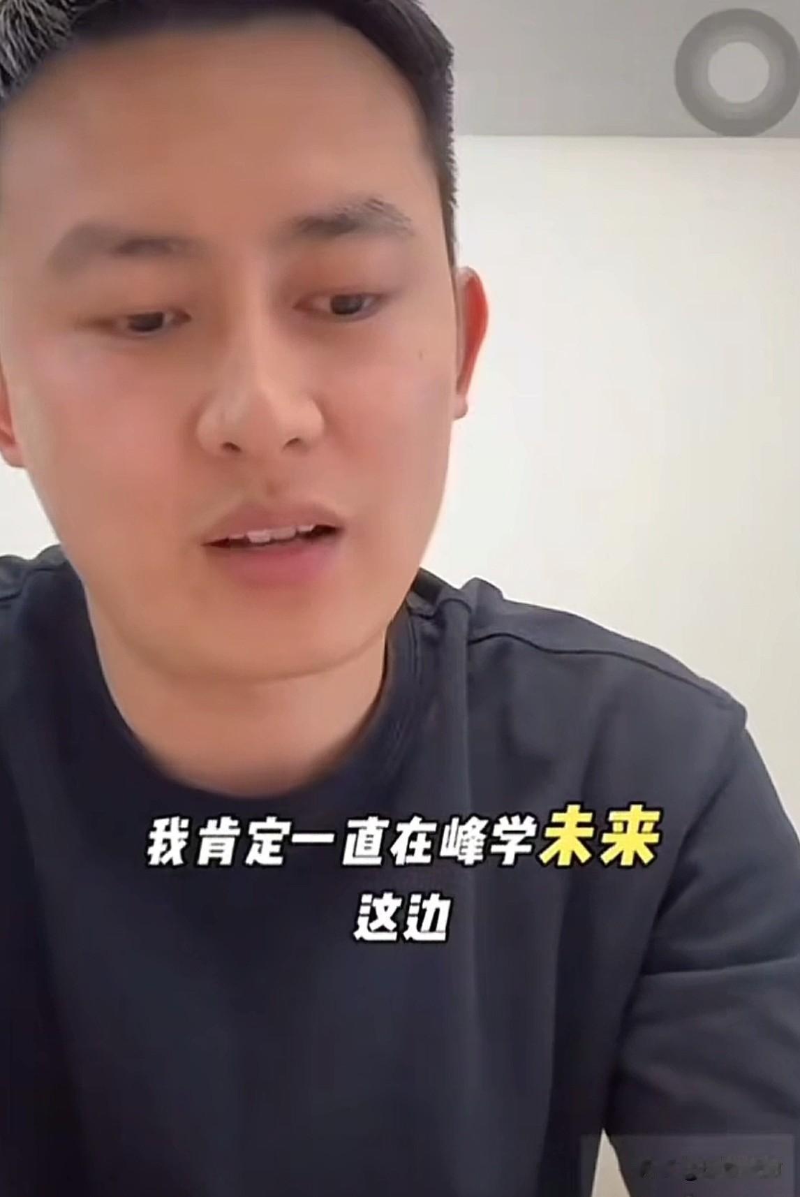 为什么武亮说话，你听着就是不舒服？

因为张雪峰是“活人感”，武亮是“拟人感”。