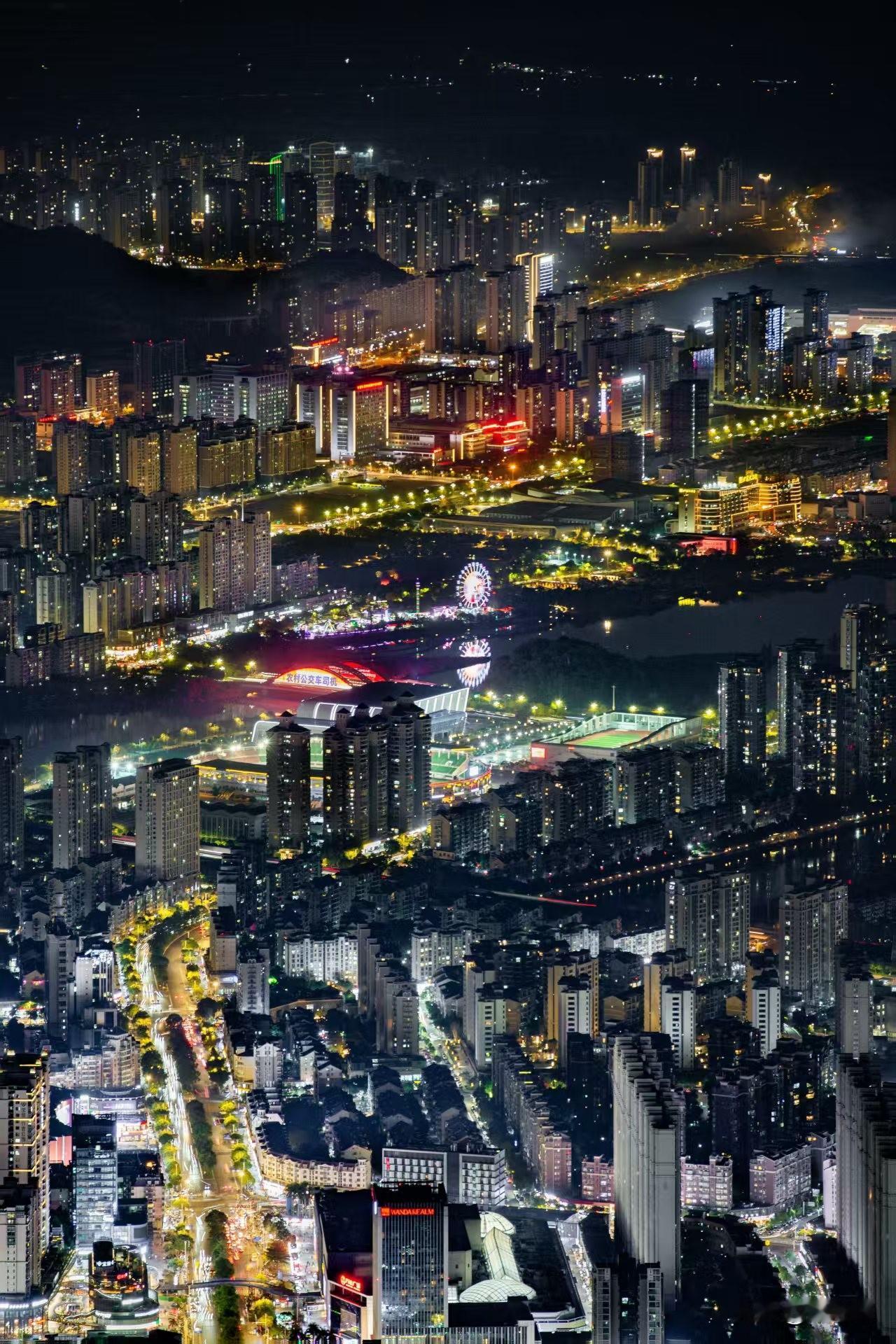 不相信吗？这居然是宁德，猛地一看，还以为是一线城市