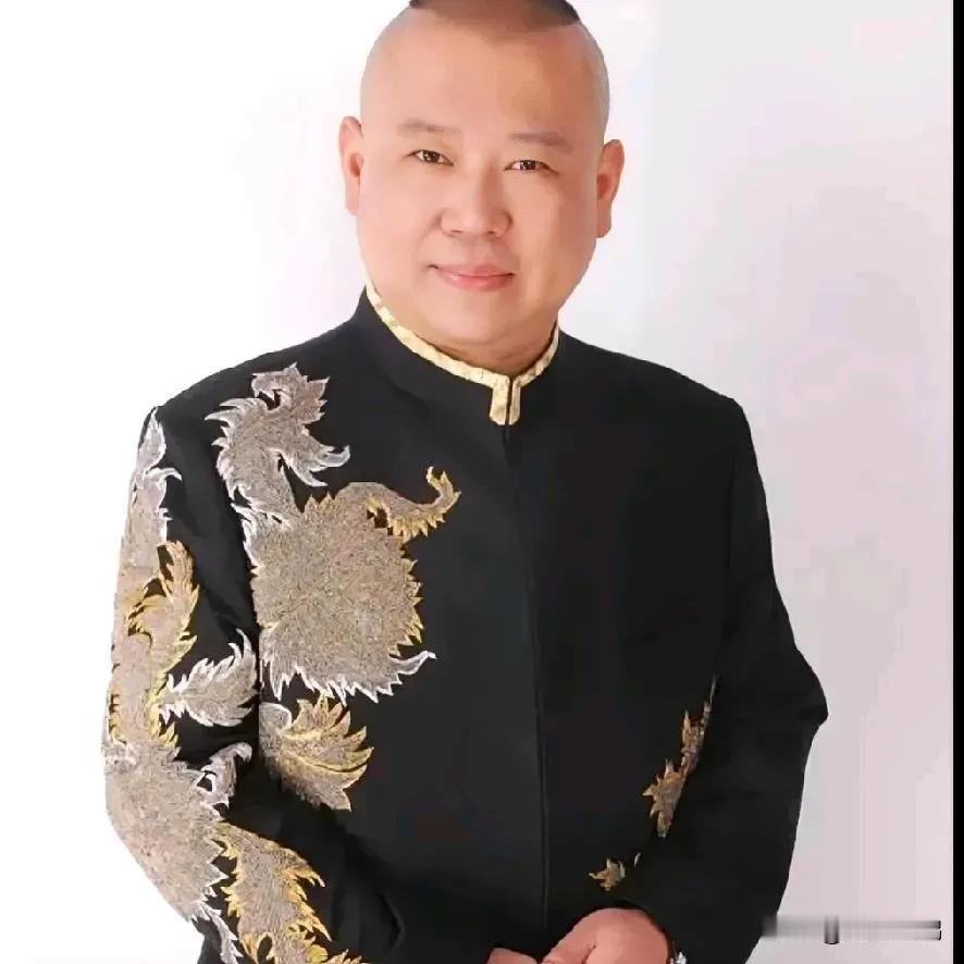 郭德纲真“逗”
当你看到一只蚊子
落在你的睾丸上的时候
你就会意识到
不能用暴力