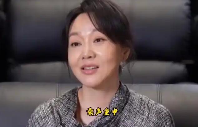 2007年闫妮买房去售楼处，售楼小姐看穿衣普通，随手一指：“400平，才1200