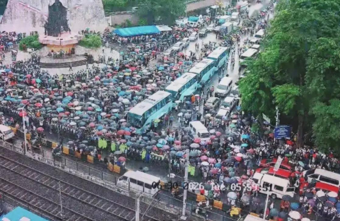 上万民众堵死道路，马科斯紧急避难，总统府发声：跟中国关系良好

刚刚过去的6月，