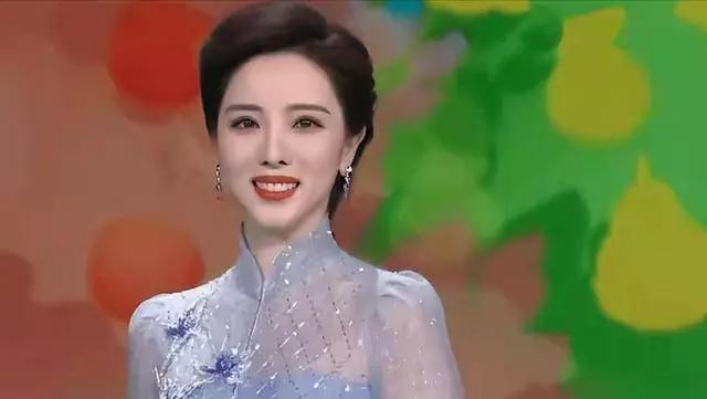 李师师如何从人生巅峰被打入低谷。这里面有什么内幕？曾经的李思思多次登上央视春晚舞