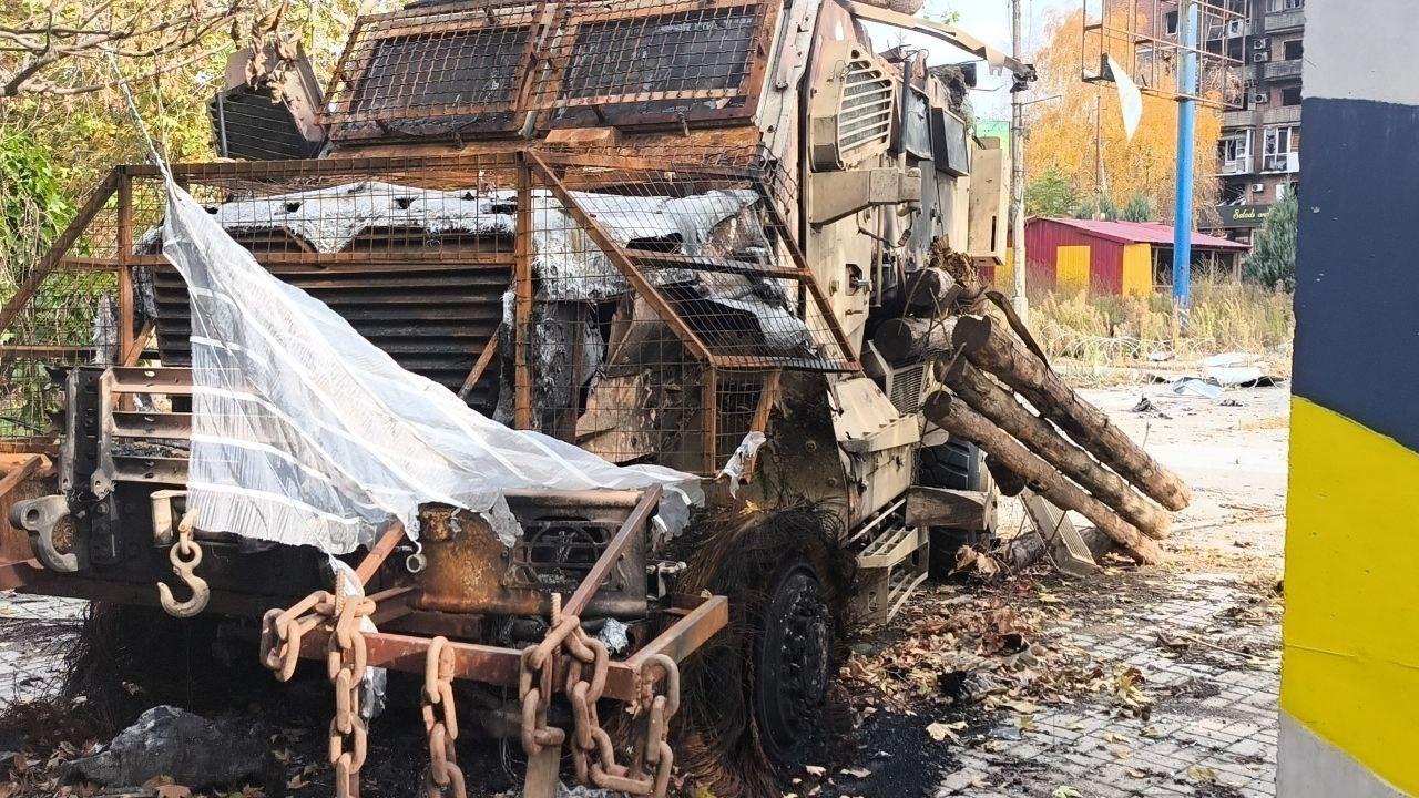 当地时间2025年11月25日，在美国空军一号专机上，美国总统特朗普回答了美国记