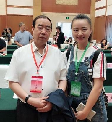 莫言与贾平凹，你更喜谁就他们的文学作品基调和取向，就他们利用公器为女儿谋利益做的