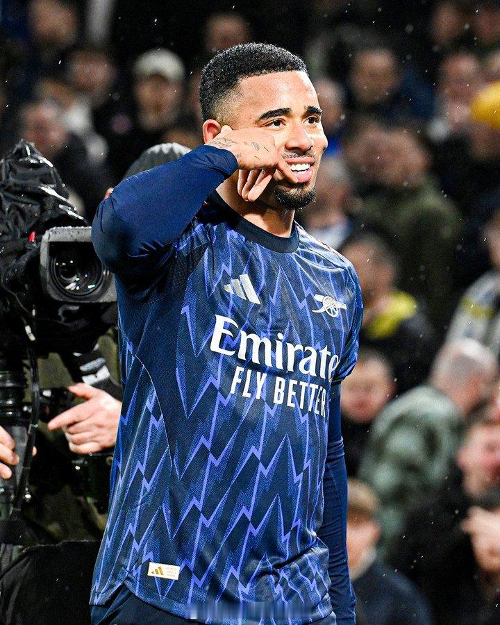 利兹联0比4阿森纳 热苏斯收获阿森纳生涯第30球，用时111场比赛，热苏斯在各项