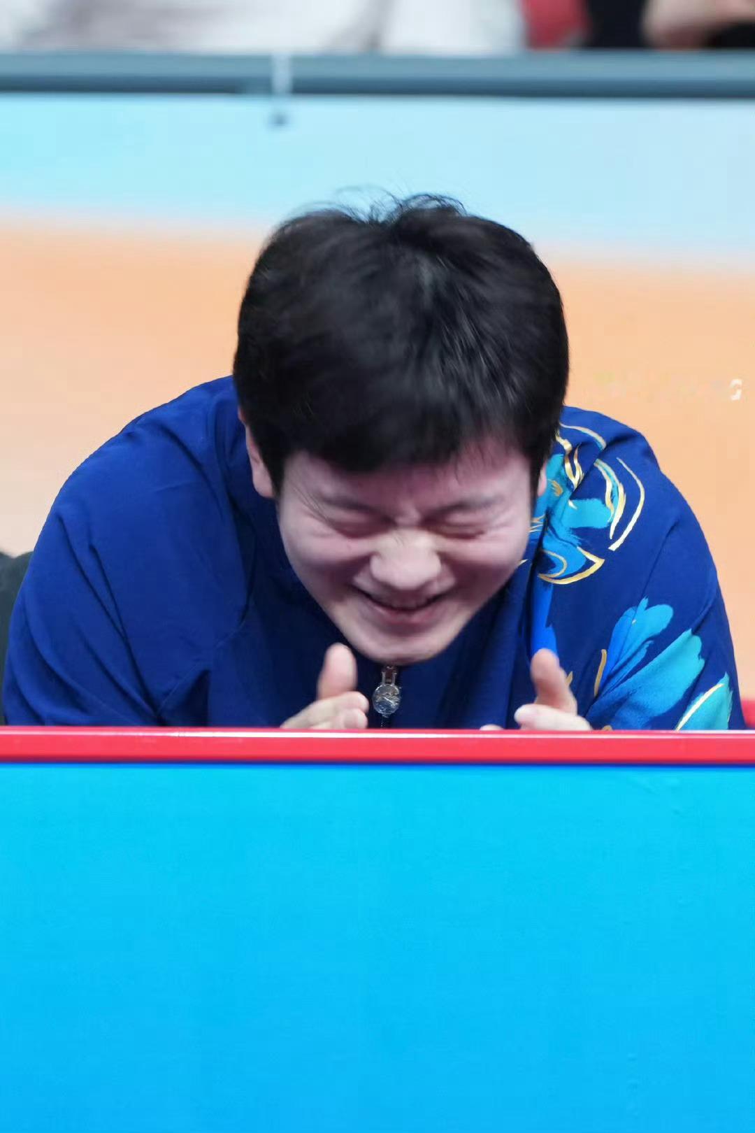 FZD爱眯眼笑的樊可爱 