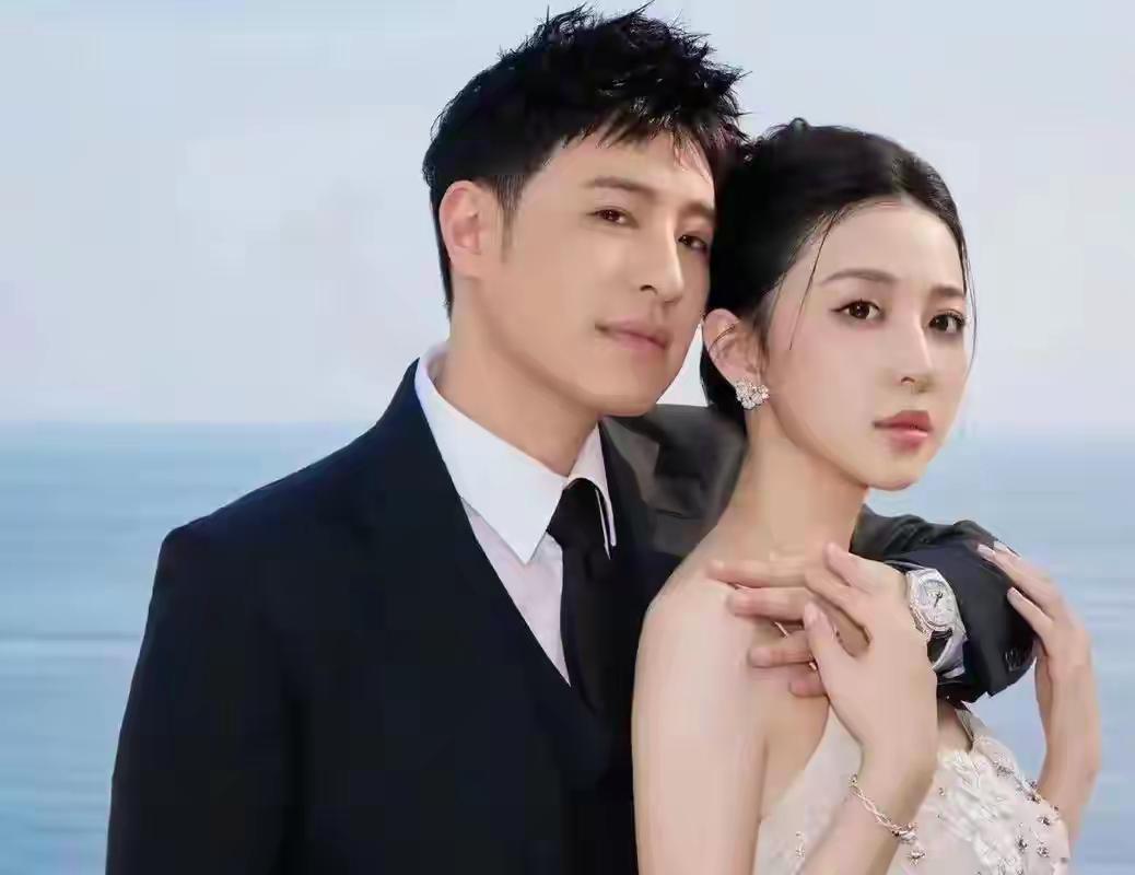 2020年，潘玮柏突然宣布和空姐宣云结婚，当时可把大家惊着了。毕竟两人相差14岁