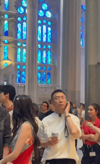 余则成又在监听了 现在看到孙红雷在国外，第一反应不是 “帅雷雷”，而是 “余则成