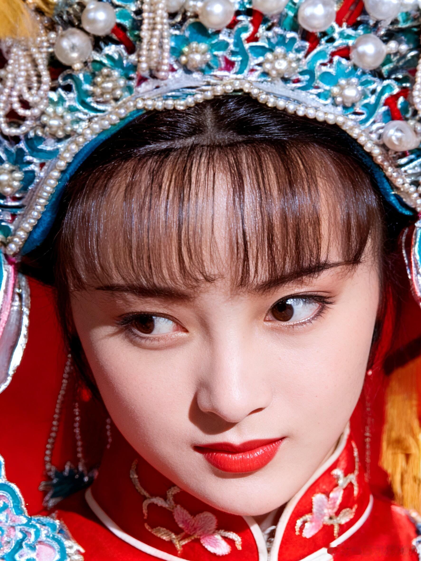 蒋勤勤在苍天有泪里美翻了甚至有点艳压朱茵了，琼瑶女主角一个标准就是眼睛要大