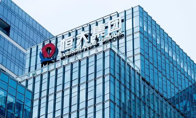 许老板被抓，恒大系全体停牌。先不说许老板到底怎么了，单说恒大地产这块，很早就跟大