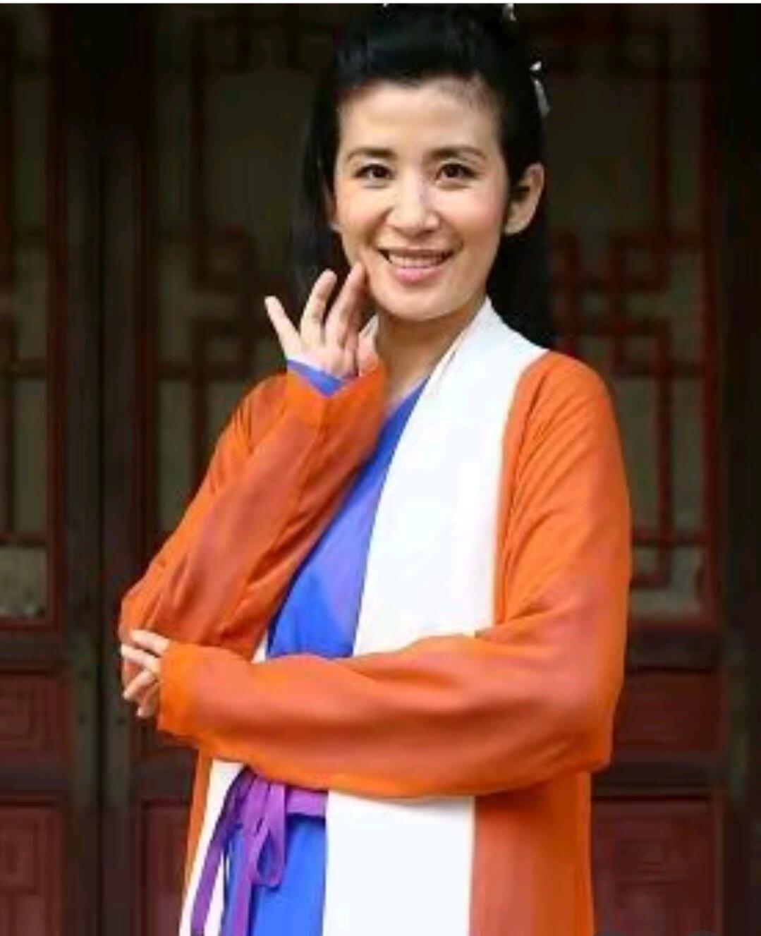 这一季花少真有殷桃吴君如确定加盟花少花儿与少年看到吴君如跟其他人聊天的路透，那个
