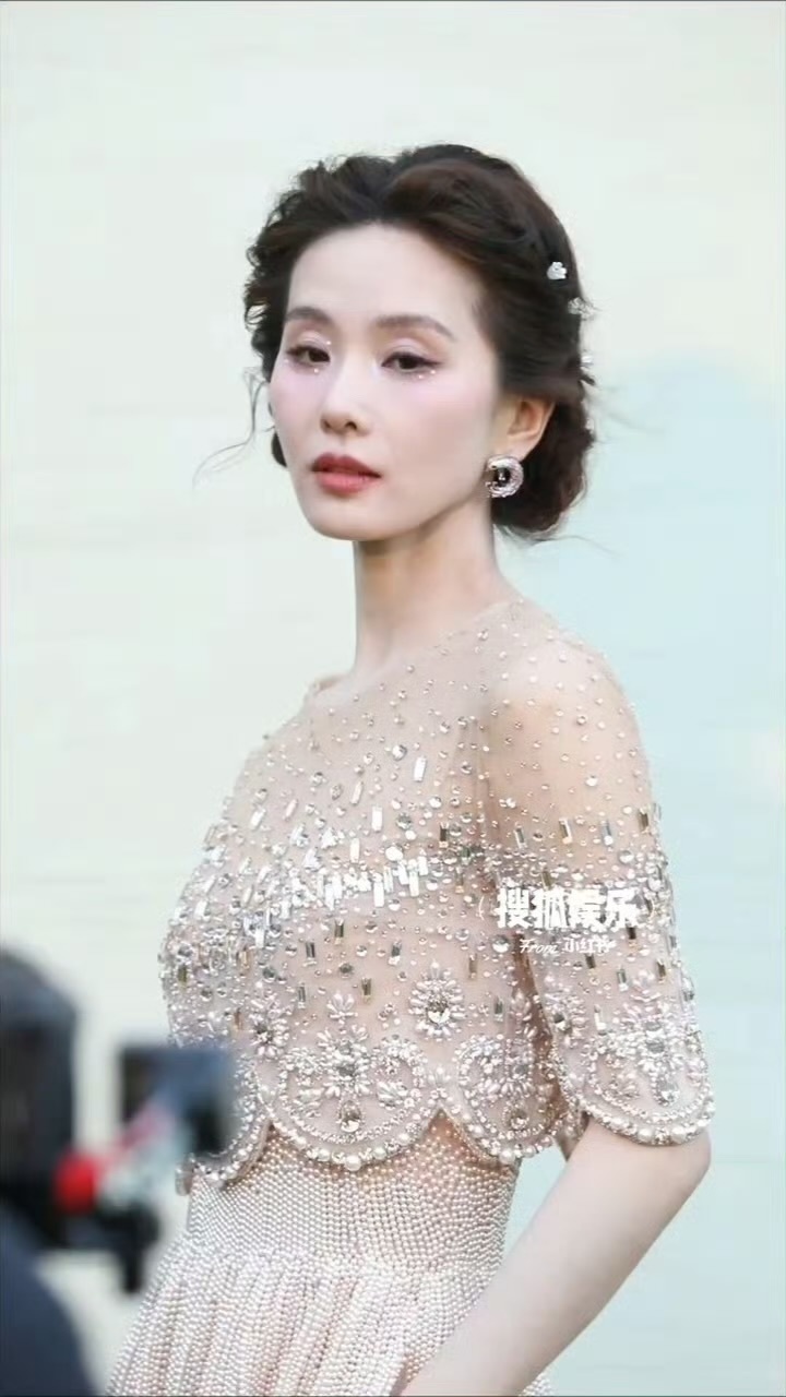 诗诗啊 赶紧离了叭 