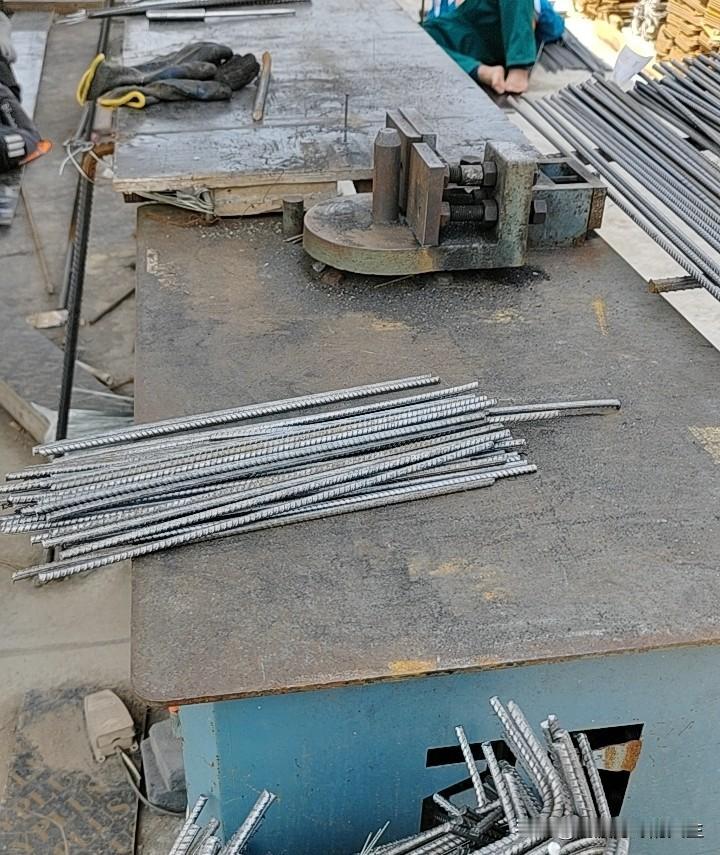 钢筋工调机器、打箍筋，这个断电步骤千万别省！


大家好，我是筋疲力尽的人生，工