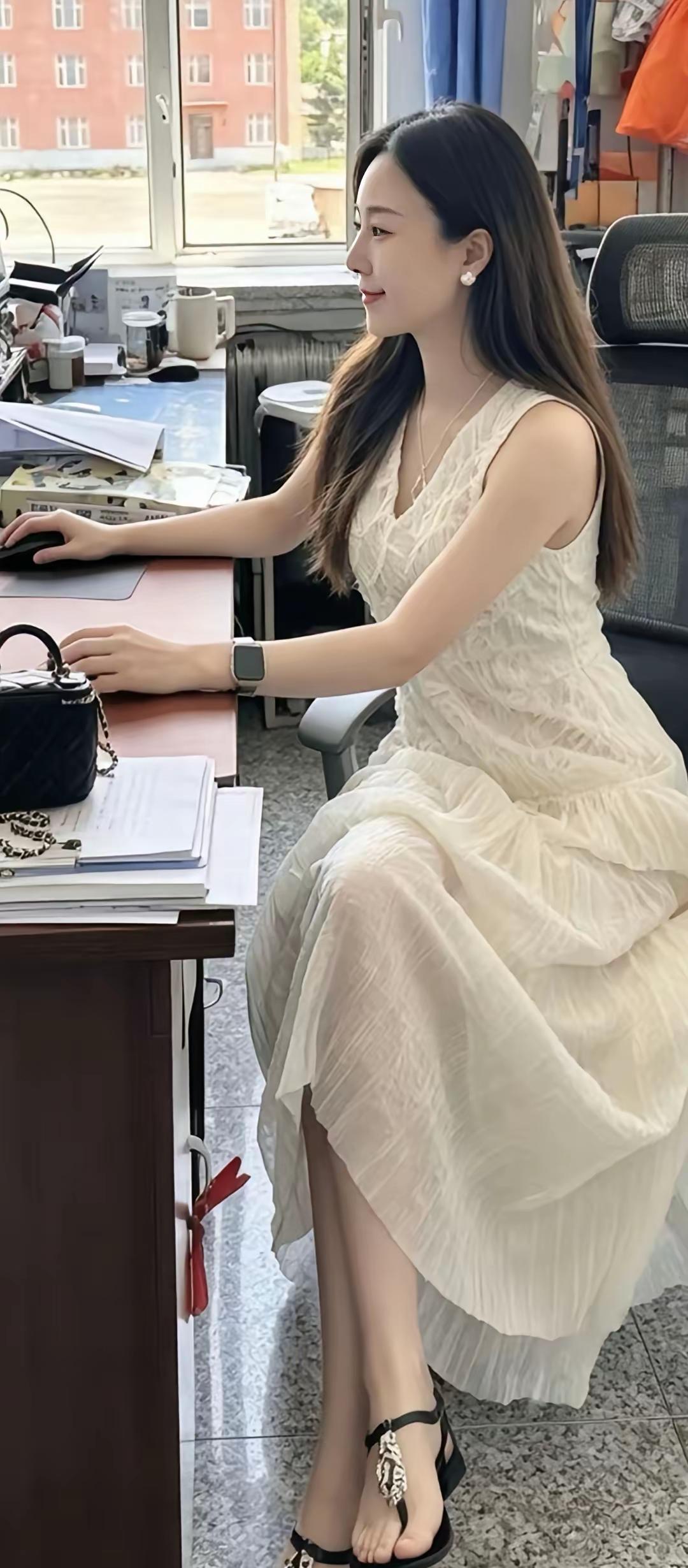 普通人在难
也要醒着拼
不管活成什么样子
都不能坏任何人
到一定年龄
不要为难自